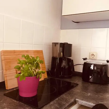 Kos-koenig, Am Sturmfeld Lejlighed